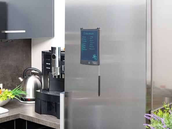 Ardoise tablette LCD 8,5" accrochée au mur