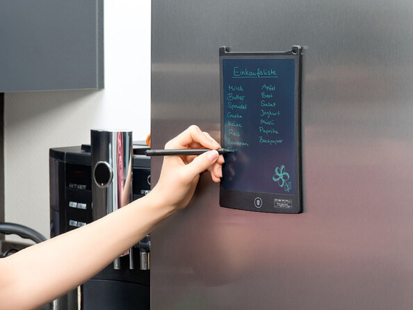 Ardoise tablette LCD 8,5" utilisée sur un mur