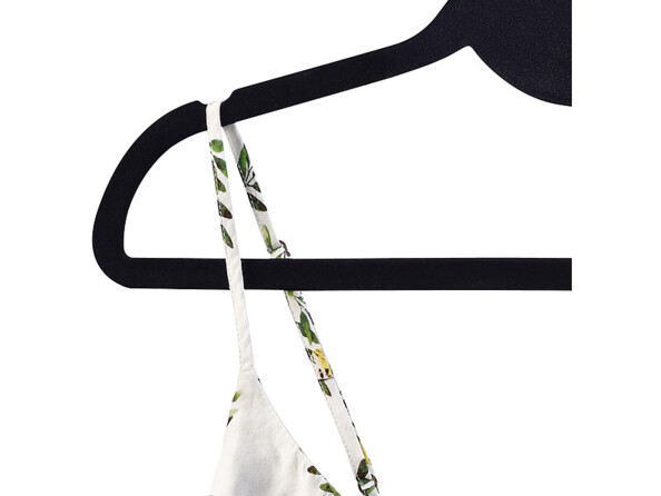 Cintres extra-plats avec encoche pour suspendre des vetements