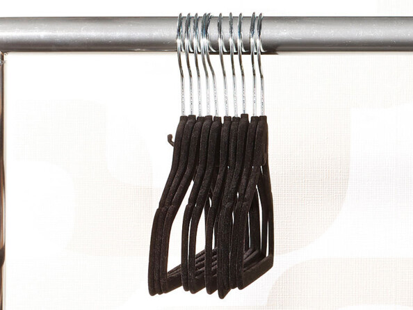 Lot de 100 cintres ''gain de place''