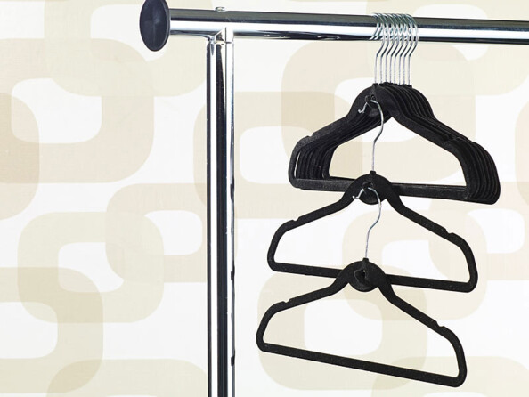 Lot de 100 cintres ''gain de place''