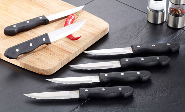 6 couteaux à viande en inox