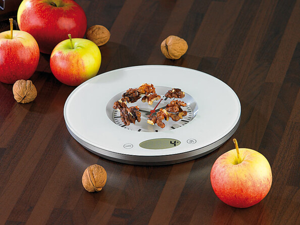 Balance universelle avec horloge