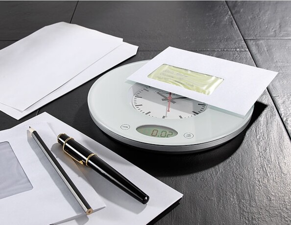 Balance universelle avec horloge