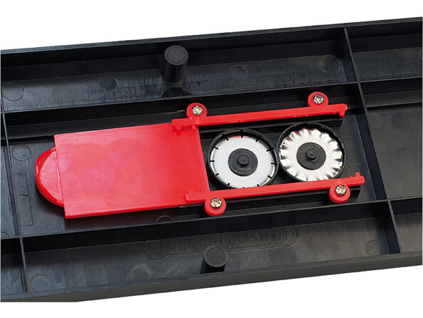 Avec cet outil pratique qu'est la rogneuse massicot, vous pouvez découper rapidement vos photos et vos feuilles d’un trait parfaitement droit