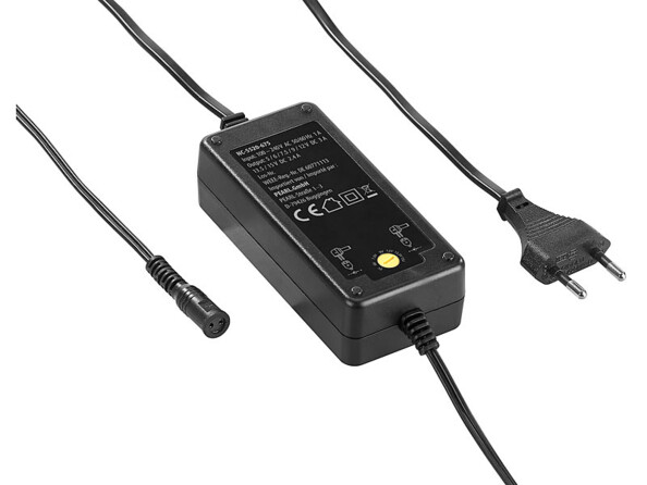 Adaptateur secteur universel 3000 mA de la marque Revolt.