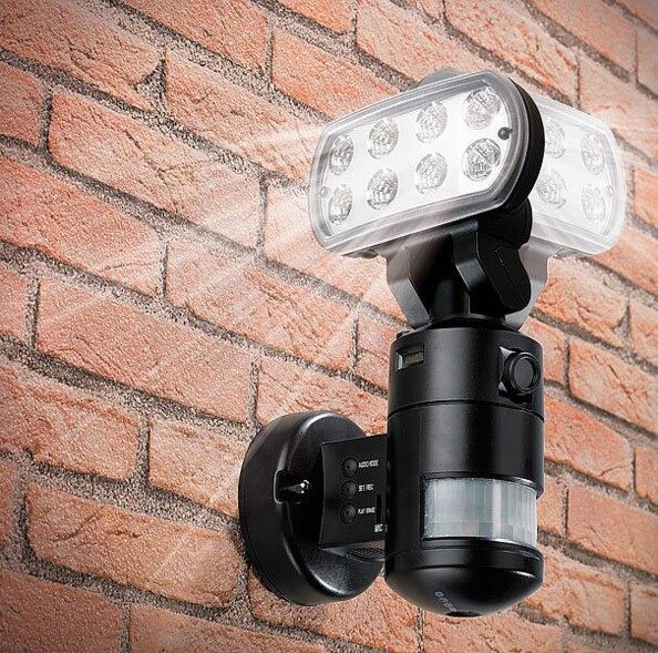 Caméra de surveillance qualité VGA avec projecteur LED (Reconditionné)