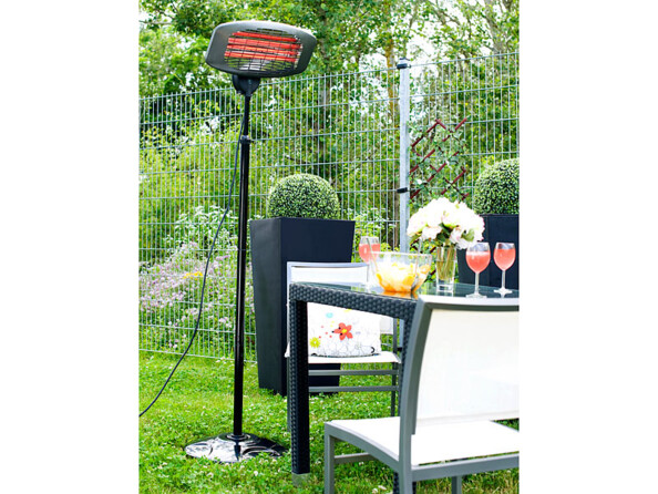Chauffage d'extérieur radiant sur pied QW-2000. Mise en situation