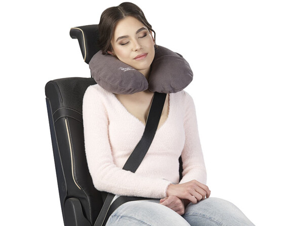 Coussin gonflable spécial nuque dans une voiture