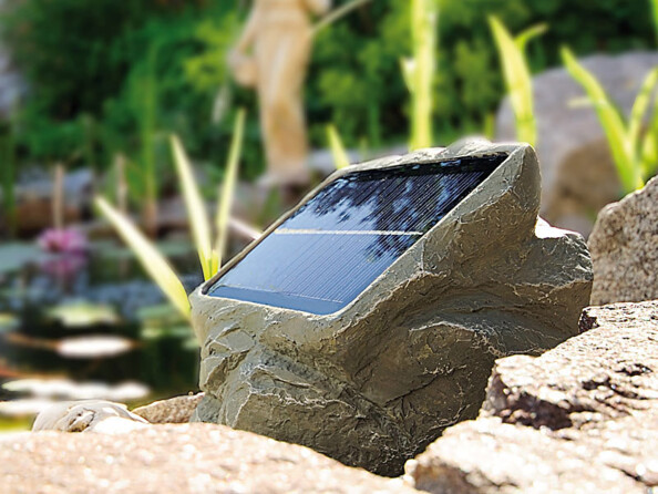 Fontaine de bassin solaire "Biosphère" Royal Gardineer. Mise en situation.