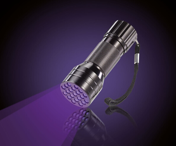 Permet aussi de vérifier la propreté dans une chambre d'hôtel, une salle de bain, des WC, etc