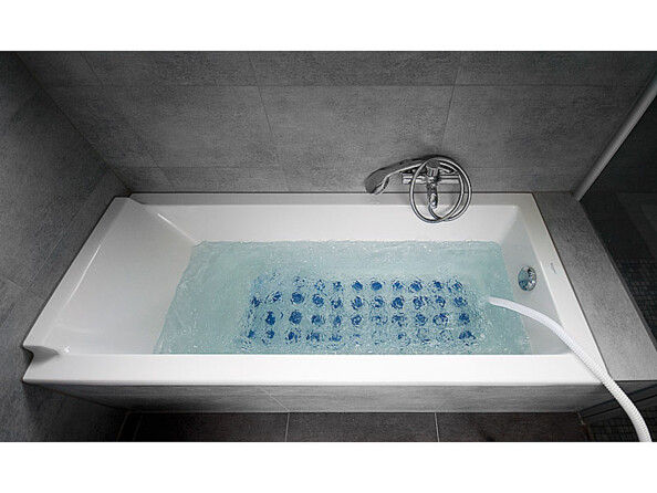Tapis de bain bouillonnant pour baignoire. produit de petites bulles relaxantes