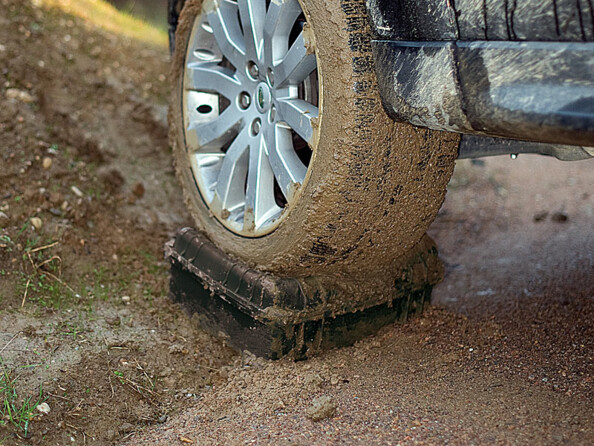 Valise technique mise en situation avec une voiture