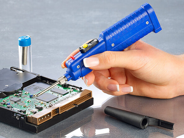 Fer à souder 8 W mis en situation