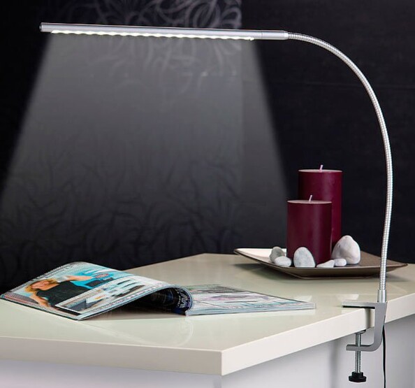 Lampe de bureau.Fixation sur plan de travail via pince-étau