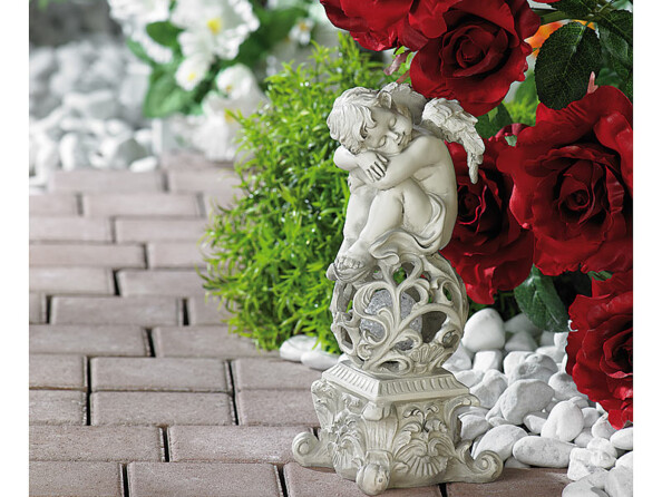 Statue d'ange, imitant les statuettes en marbre de la célèbre époque Rococo