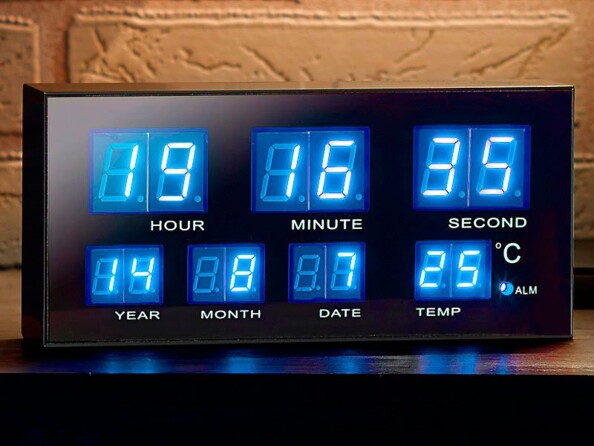 Réveil style ''aéroport'' - LED Bleues