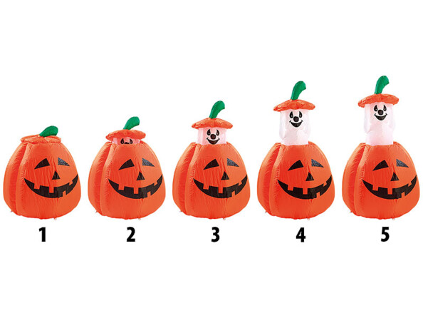 Un petit fantôme sort de la citrouille à intervalle régulier