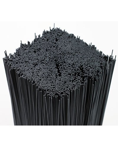 L’intérieur du bloc contient de fineslamelles en plastique qui s’adaptent à la forme des lames de vos couteaux sans les abîmer. Le bloc peut contenir 6 lames jusqu’à 20cm de longueur