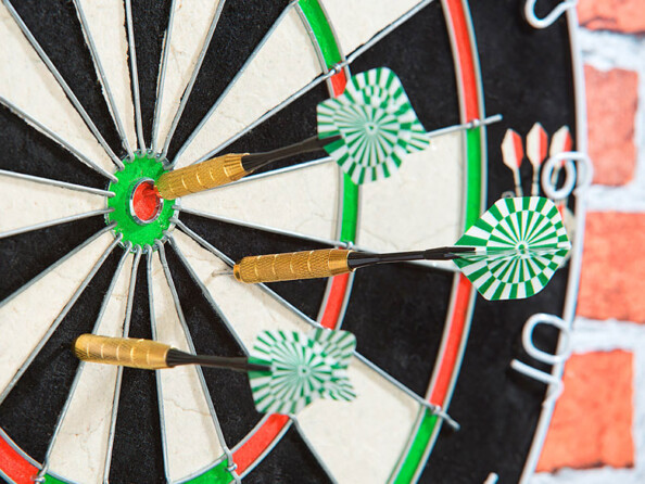 24 fléchettes en laiton avec pointes en acier