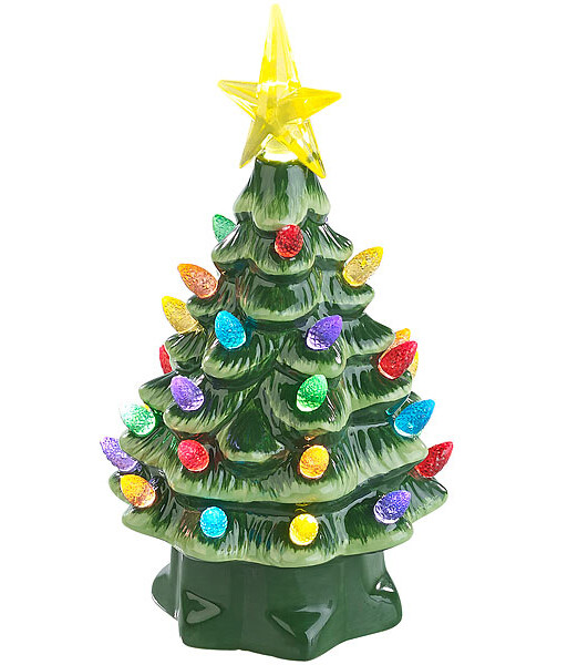 Sapin de Noël Infactory en céramique verte isolé sur fond blanc en studio