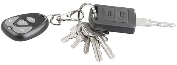 Radiocommande 433 MHz accrochée à un porte-clés avec d'autres clefs