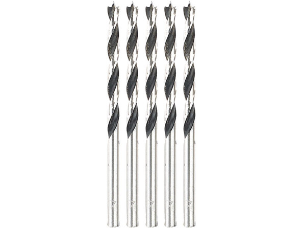 Cinq forets à bois de 4 mm.