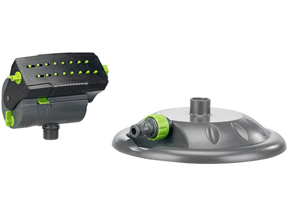 Système d'arrosage automatique Royal Gardineer relié à un tuyau d'arrosage.