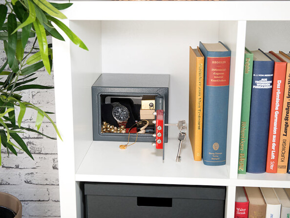 Mini coffre-fort ouvert