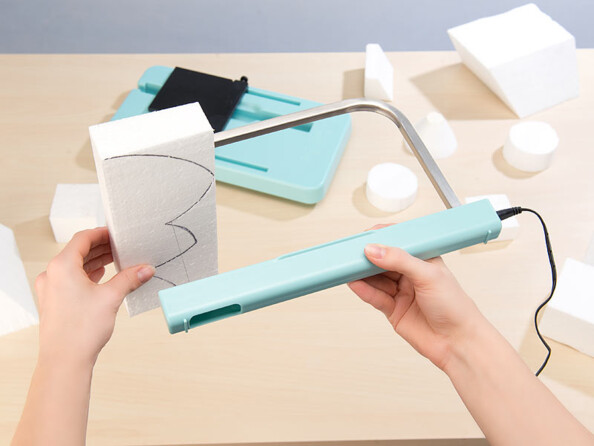 Découpez le polystyrène sans le support pour plus de flexibilité