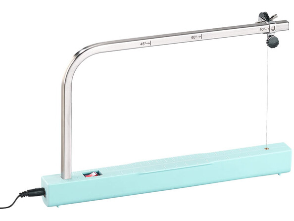 scie à polystyrène vue sur la lame et l'élément chauffant