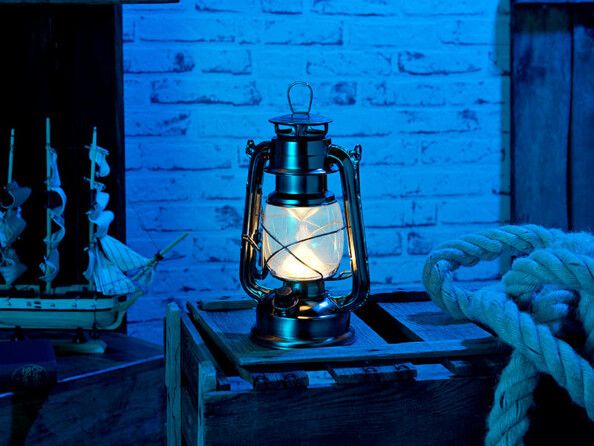 la lampe tempête apporte un charme rétro à votre intérieur, et diffuse de la lumière sans fumée