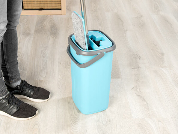 Seau de ménage Atomic Clean avec deux compartiments.