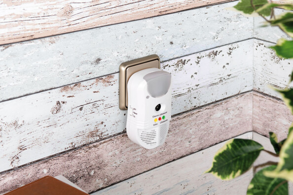 Anti-nuisible à ultrasons 3 en 1 avec fonctions veilleuse à LED et purificateur