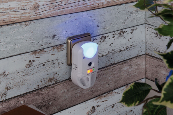 repousse insectes et nuisibles à ultrason avec veilleuse a detecteur intégrée et ioniseur pour purification de l'air exbuster