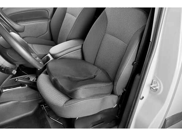 Coussin à mémoire de forme installé sur le siège d'un véhicule