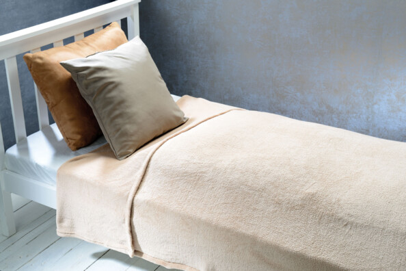 plaid en microfibre marron pour lit et canapé extra-léger