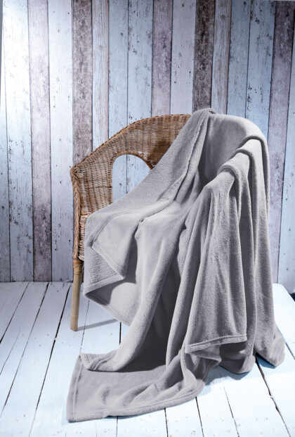 plaid doux en microfibre gris pour canapé