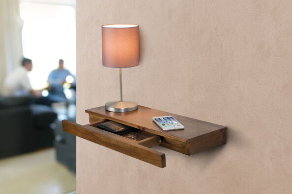 Étagère murale Carlo Milano avec tiroir secret mise en situation.