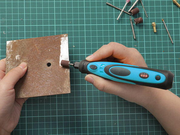 Mini outil multifonction sans fil AGT. Mise en situation.