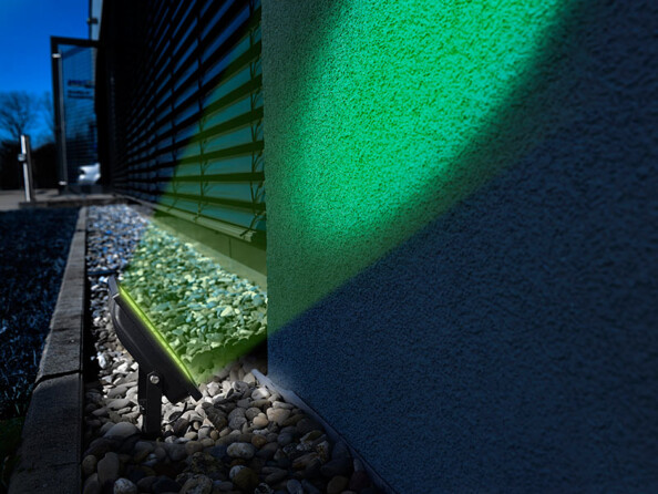 Projecteur LED extérieur RVBB 30 W avec panneau solaire et télécommande