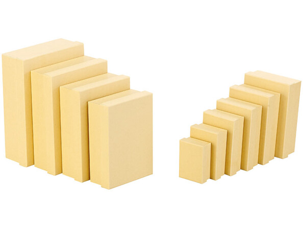 Dix boîtes de rangement neutres en 10 tailles différentes.