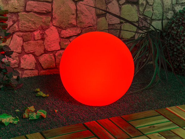 Boule lumineuse solaire de 30 cm avec éclairage rouge.