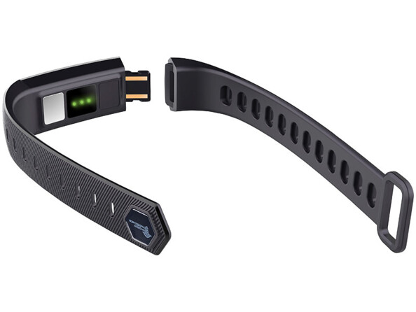 Bracelet fitness FBT-105. Vue sur le connecteur USB. J'usqu'à 8 jours d'autonomie