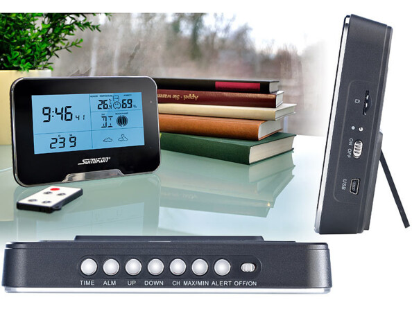 Caméra de surveillance Full HD design station météo avec détection de mouvement mise en situation sur un bureau avec sa télécommande