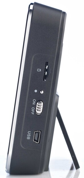 Port mini usb pour rechargement batterie station meteo avec camera camouflée et port micro sd pour enregistrement vidéos somikon nx4279