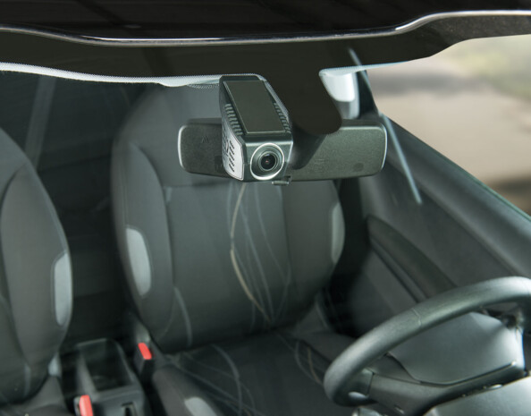 Caméra embarquée Full HD connectée avec caméra de recul VGA MDV-2800