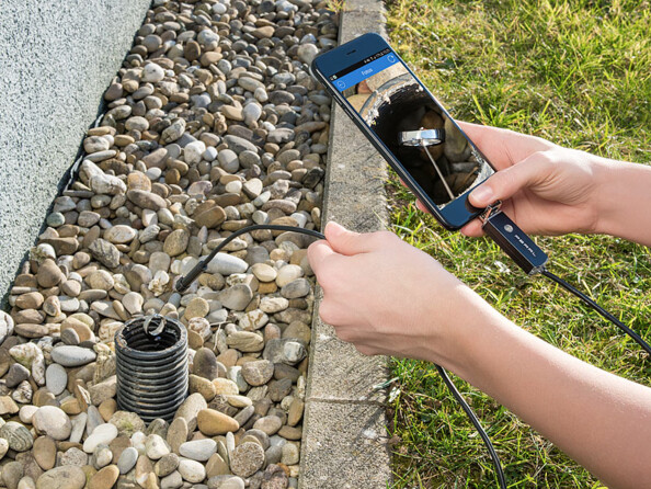 Récupération d'une pièce à l'aide d'une application pour smartphone et d'une caméra de recherche