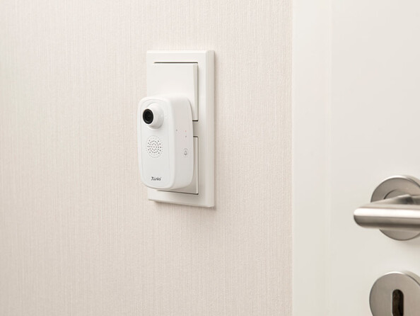 Mini caméra de surveillance Full HD modèle IPC-250.fhd mise en situation en intérieur.