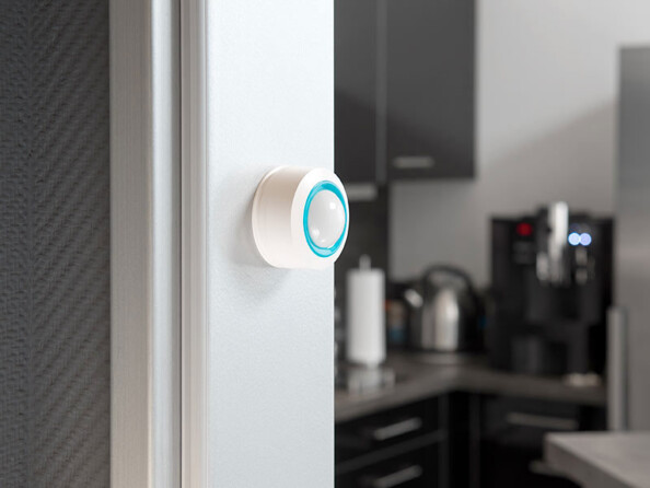 Capteur de température et d'humidité connecté en deux parties.